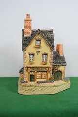 David Winter Cottages Murphys In its original box with a COA.