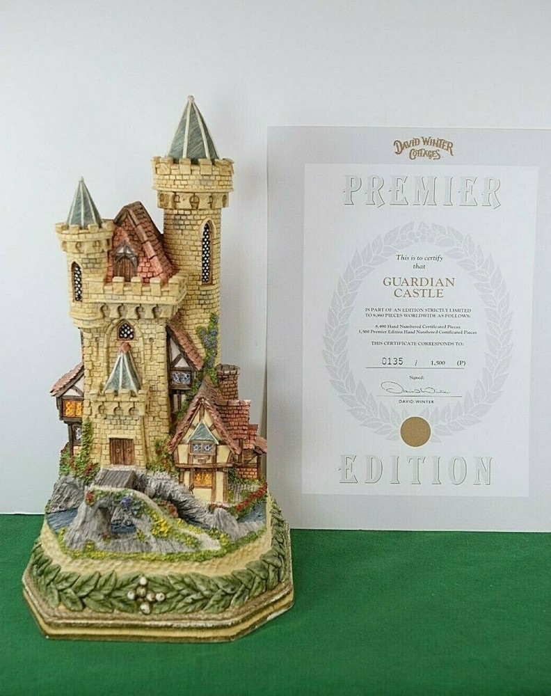 David Winter Premiere Guardian Castle. In box Limited Edition 135 of 1500.