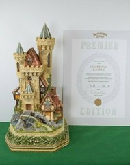 David Winter Premiere Guardian Castle. In box Limited Edition 135 of 1500.
