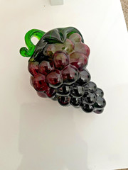 VTG HAND BLOWN ART GLASS GRAPE CLUSTER PURPLE & GREEN WINE THEME 6.5″ X 4″