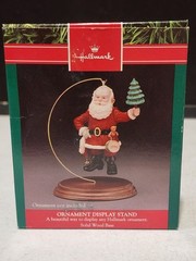 NRFB 1990 Hallmark Ornament Display Stand 3.75 in Wood Base Metal Hanger Vintage