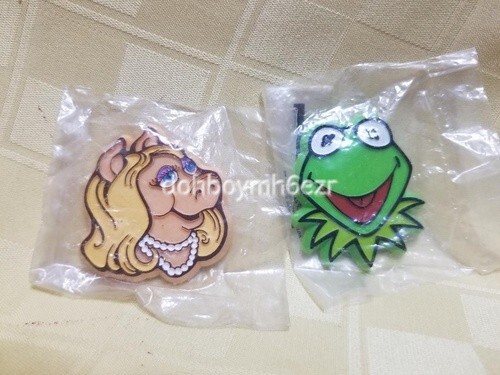 Hallmark Kermit the Frog Miss Piggy Muppets Pin in original packaging LOT