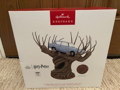 2025 HALLMARK-HARRY POTTER- FLYING FORD ANGLIA IN THE WHOMPING WILLOW NEW IN BOX