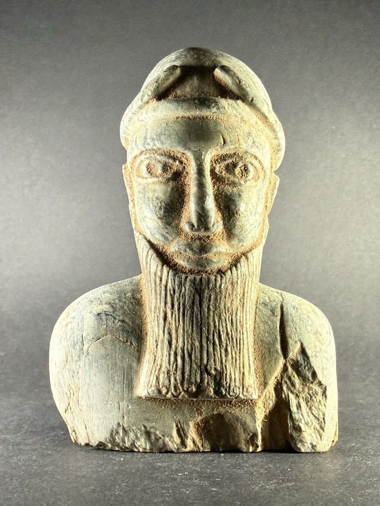 STUNNING ANCIENT N-EASTERN STONE STATUE FRAGMENT DEPICTING KING / RULER C 2500BC