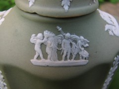 WEDGWOOD RARE TEA CADDY GREEN DIP JASPER AND WHITE RELIEFS OF ZEPHYRS AND GARLAN