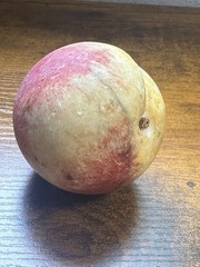 VINTAGE ALABASTER STONE FRUIT PEACH Nice Colors Veins Heavy Early