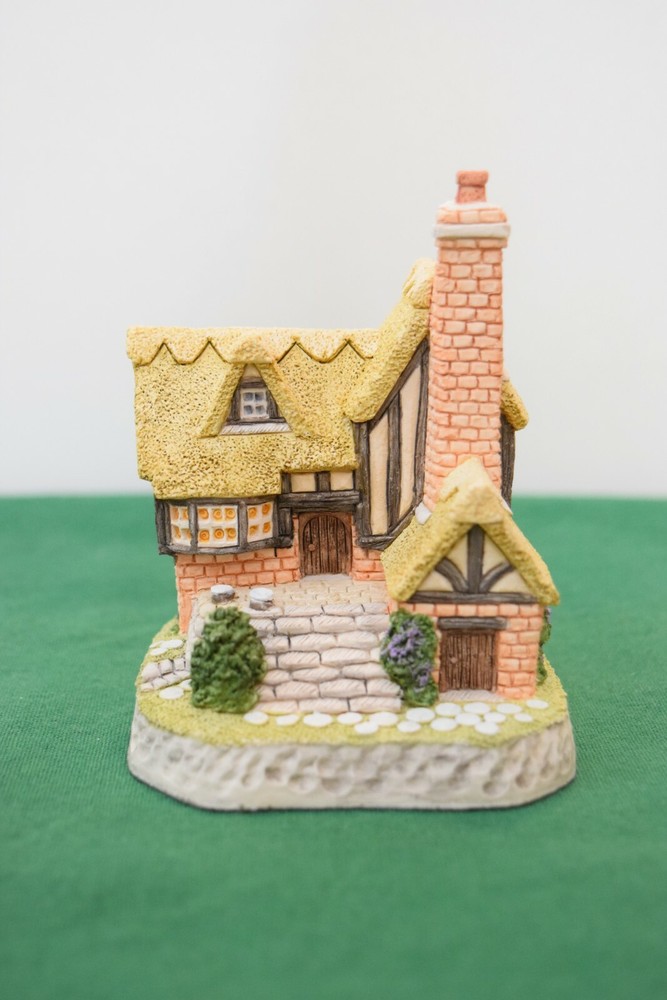 David Winter The Chaiderlery. In excellent condition, in box.