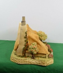 David Winter Cottages Orchard Cottage In original box with a COA.