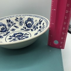 VINTAGE Unmarked Blue And White Floral Bowl 6 “