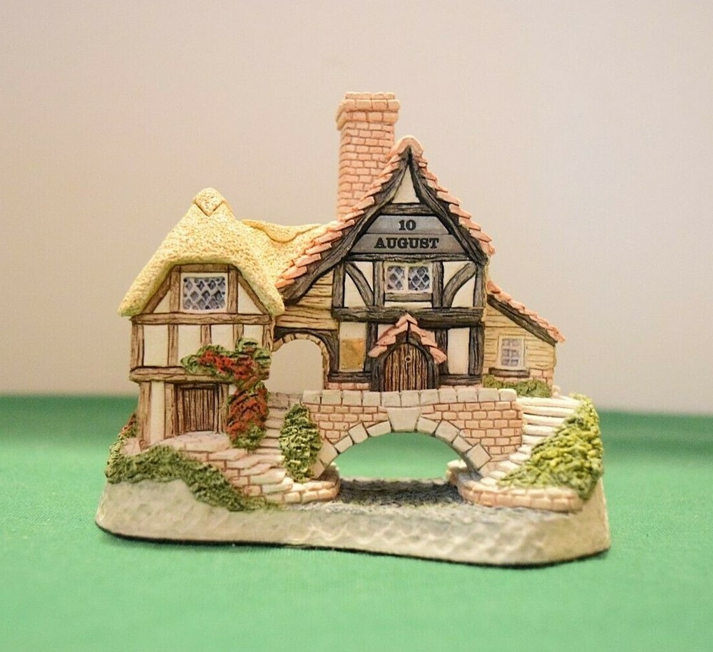 David Winter Arches Thwonce The Birth Day Cottage Aug 10 In its original box.