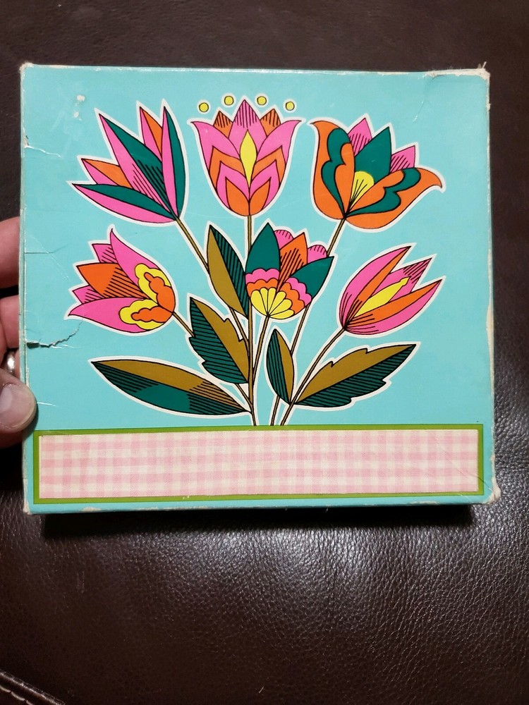 Vintage Avon Spring Tulips Hostess flower soap set un-used in 1970’s orig box