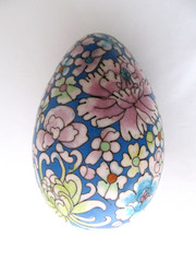 Vtg. Chinese Cloisonne EGG Multicolor Floral Enamel Chrysanthemum Decor.