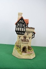 David Winter Collectibles Knight’s Castle. Mint in original box.
