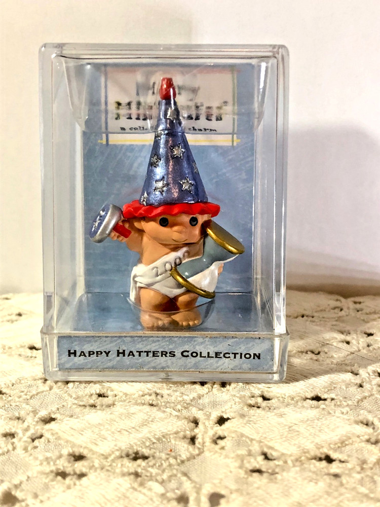 2000 HALLMARK MERRY MINIATURE HAPPY HATTERS TINY TOPPER FIGURINE