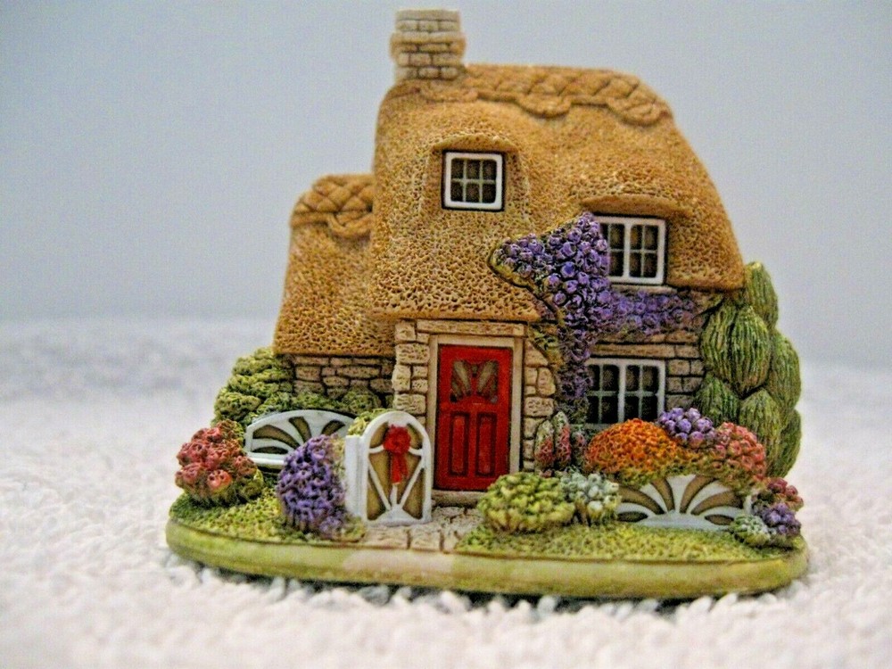 Lilliput Lane Collectibles Pride and Joy. Mint in original box with deed. L2510