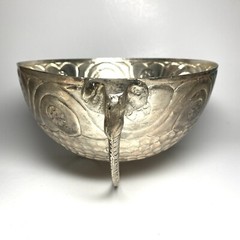 Taneez Pakistan Silver Tone Decorative Relief Elephant Head Tripod Stand Bowl 8″