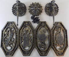 HOMCO PLASTIC WALL SET MEDIEVAL MEDALLION CHAINS-SWORD SHIELD PLAQUE-CANDLE