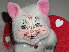 Annalee 3 in “Kitty Love” White Cat Felt Heart Artist Doll Valentine’s Day New