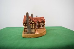 Lilliput Lane William Shakespeare Birthplace Version 3 Mint in box with a deed.