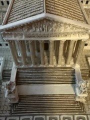Danbury Mint The U.S. Supreme Court Deluxe Sculpture Washington D.C. Wood Base
