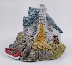 Vintage 1989 Lilliput Lane Inverlochie Hame, Handmade in Cumbria United Kingdom.