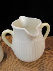 VINTAGE LOT OF 5 BELLEEK IRELAND WHITE PORCELAIN COLLECTIBLES (EZS004010)