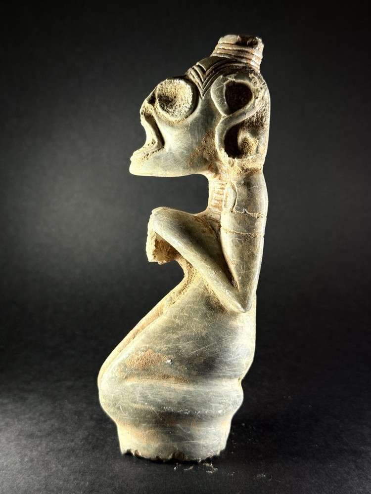 RARE ANCIENT PRE COLUMBIAN STONE CARVED TAINO BEHIQUE CROUCHED POSITION C 900AD