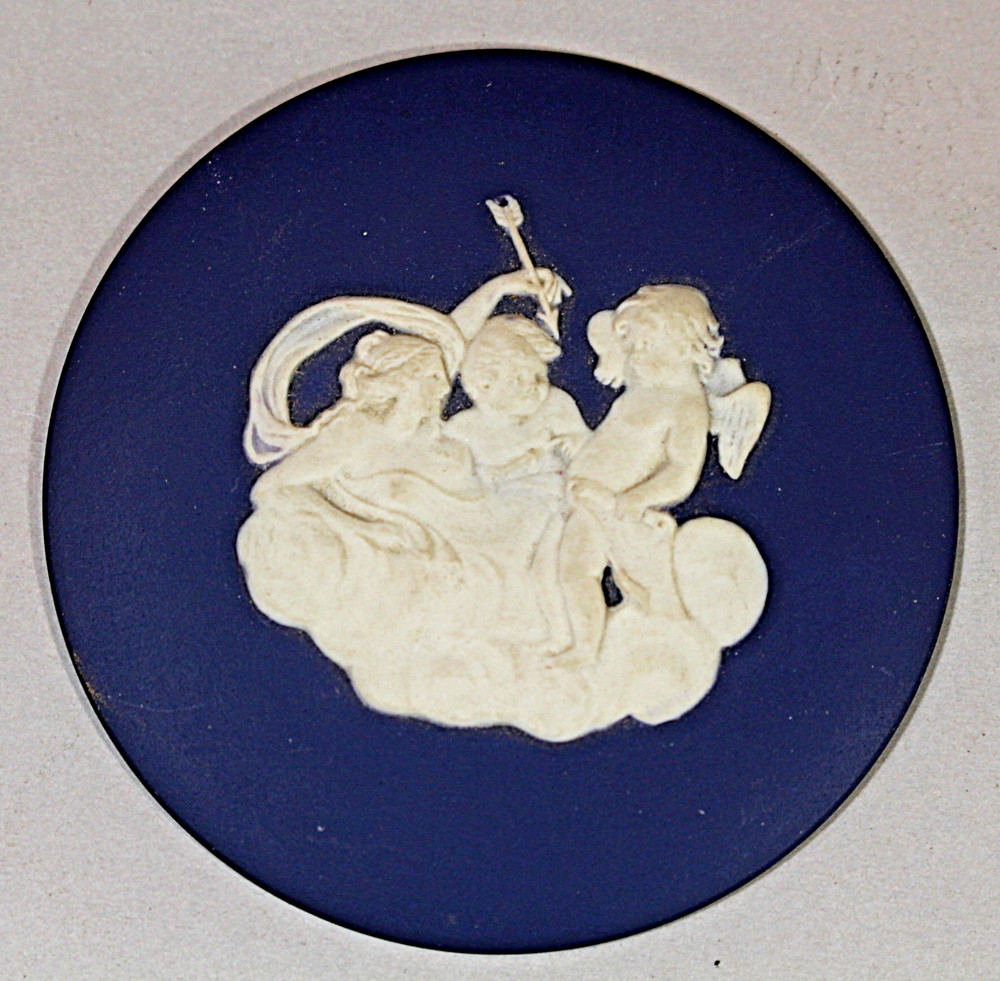 Dark Blue Vintage Wedgwood Neoclassical Jasper Plaque – Venus & Cupids (1979)
