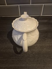 Belleek Serenity Floral Tea Pot – Ireland – Excellent Condition