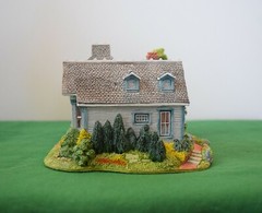 Lilliput Lane Spring Victorian. Mint in its original box with a deed.