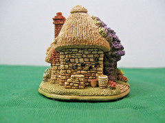 Lilliput Lane Collectibles Where Sparks Fly. Mint in its box with deed. L2631