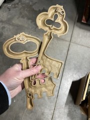 Set Of 2 Sexton Cast Metal Wall Skeleton Keys Gold Brass 1971