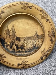 VINTAGE 8.5” PYROGRAPHY WOODEN PLATE-“HUNFELD KIOSTER” FOLK ART