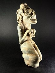 RARE ANCIENT PRE COLUMBIAN STONE CARVED TAINO BEHIQUE CROUCHED POSITION C 900AD