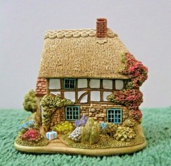 Lilliput Lane The Perfect Gift. Mint in original box. L2952