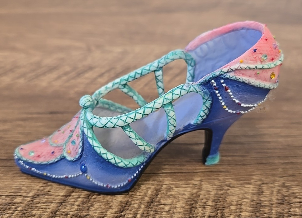Classic Treasures High Heel Shoe Figurine 3.5″ x 1″ x 2.5″
