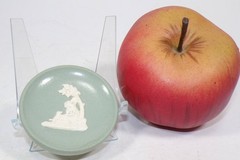 Jasper Ware Green Pin/Ring/Trinket Dish 2.25″W Lady & Dog Relief Dudson England
