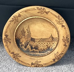 VINTAGE 8.5” PYROGRAPHY WOODEN PLATE-“HUNFELD KIOSTER” FOLK ART