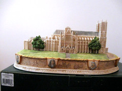 Lilliput Lane Westminster Abbey. Mint in its original box with a deed.