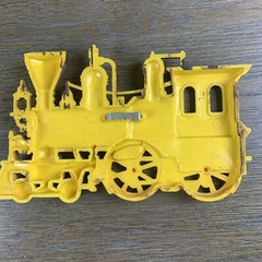 Set of 2 – 1975 HOMCO Train Engine & Stage Coach Plastic Wall Art Décor Plaque