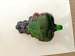 VTG HAND BLOWN ART GLASS GRAPE CLUSTER PURPLE & GREEN WINE THEME 6.5″ X 4″