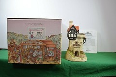 David Winter Collectibles Knight’s Castle. Mint in original box.