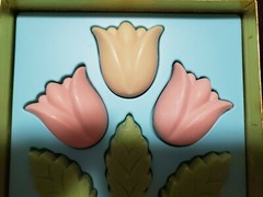 Vintage Avon Spring Tulips Hostess flower soap set un-used in 1970’s orig box