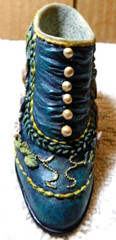 Unbranded~Tiny Molded Resin Painted Embossed Antique Women’s Mini. Shoe-Roses