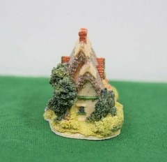 Lilliput Lane Miniatures Cotman Cottage. Mint in its original box.