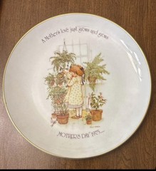 Holly Hobbie Commemorative Edition Mothers Day Porcelain Plate 1975 Japan 10″