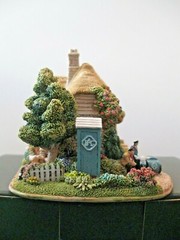 Lilliput Lane Collectibles To The Rescue. Mint in original box with deed.