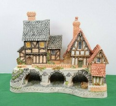 David Winter Cottages Arches Thrice. In original box. Signed by David Winter