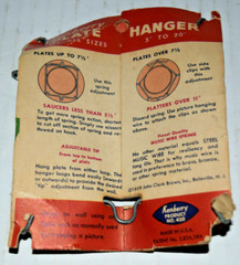 Vintage 1959 Kenberry Plate Hanger in original packaging. Fits 5″ to 20″ New