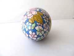 Vtg. Chinese Cloisonne EGG Multicolor Floral Enamel Chrysanthemum Decor.